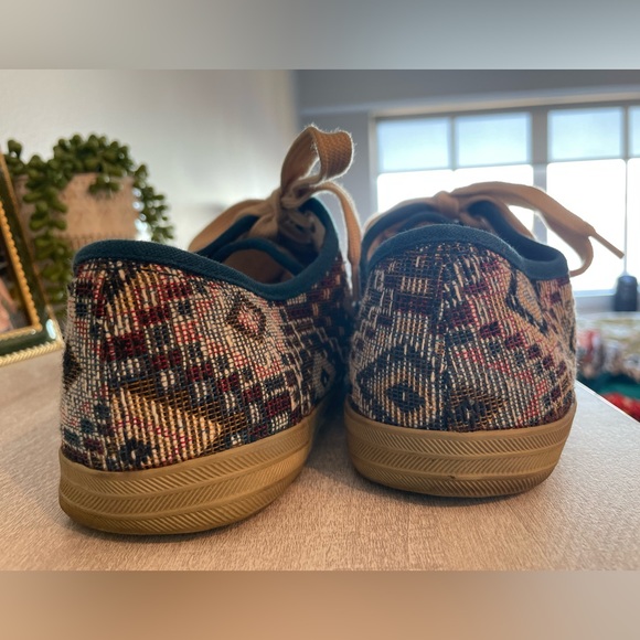 Urban Outfitters Boho, Tribal Style Shoes with Beige Sole -  Size 8 - Picture 10 of 12